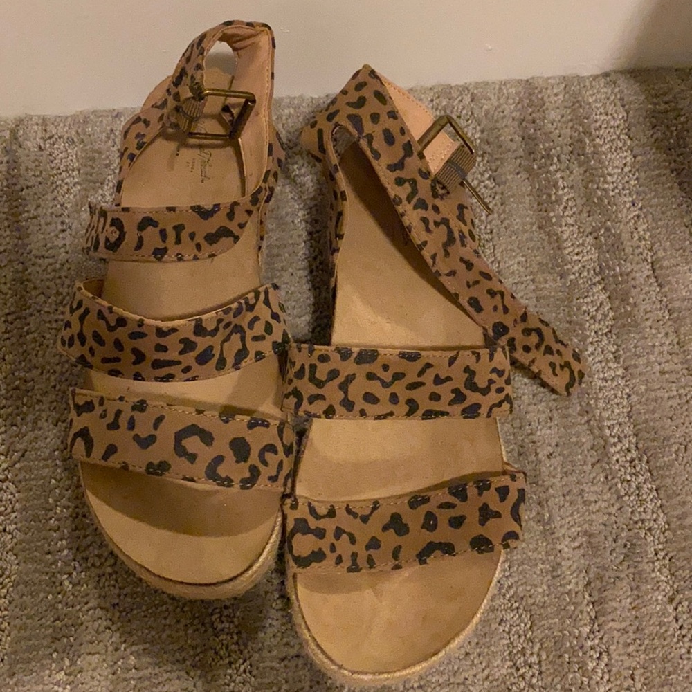 Cheetah Platform sandals, universal threads size 10, worn twice!